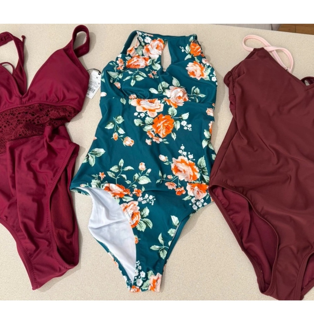 Mixed lot of 3 Women's One Piece Swimsuit’s - Burgundy and Floral medium
